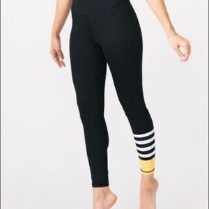 Zyia bumblebee leggings